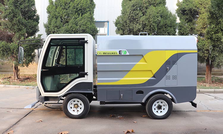 為什么那么多環(huán)衛(wèi)工人都喜歡用小型電動(dòng)高壓沖洗車，原因竟是它