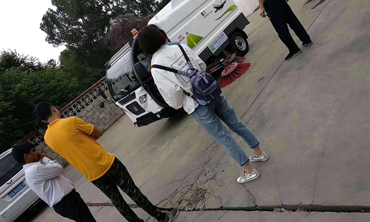 外貿出口環(huán)衛(wèi)車