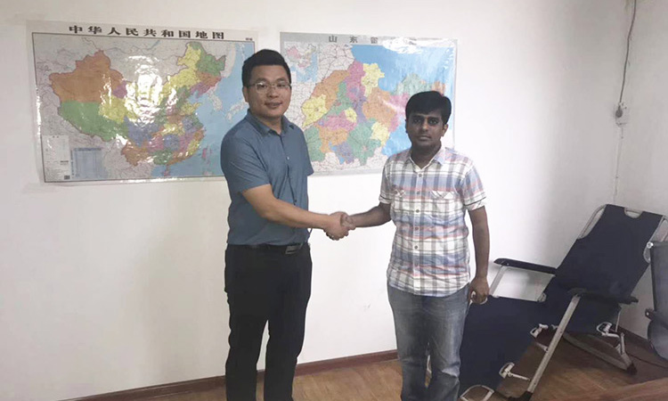 熱烈慶祝百易電動(dòng)清掃車走出國門 打造中國清潔環(huán)衛(wèi)設(shè)備民族品牌