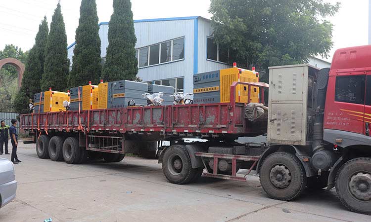 最近，深圳環(huán)衛(wèi)公司引進(jìn)多功能高壓沖洗車，用于環(huán)衛(wèi)人行道快速沖洗和保潔