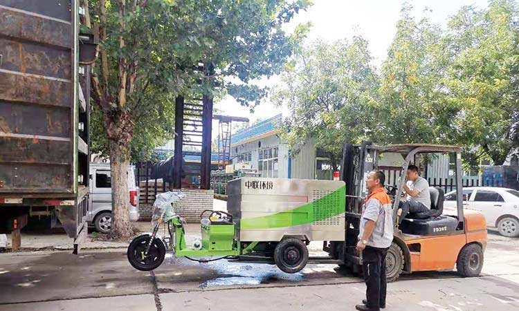 發(fā)往湖南環(huán)衛(wèi)公司的三輪高溫高壓清洗車，用于市政環(huán)衛(wèi)高溫高壓作業(yè)