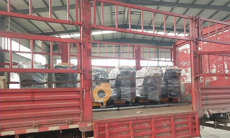 秋風(fēng)掃落葉，環(huán)衛(wèi)很辛苦，小型吸葉機(jī)神助攻