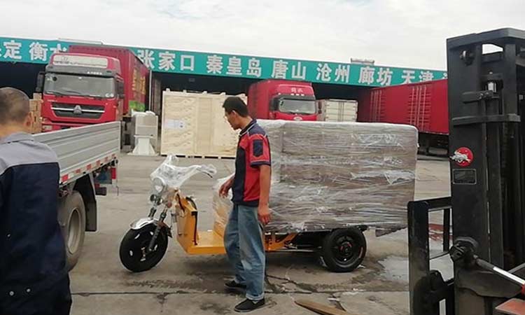 小型高壓清洗車和小型吸葉機,中秋假期照樣發(fā)貨