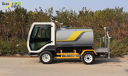 小型霧炮灑水車(chē)解決小區(qū)戶(hù)外抑塵消毒問(wèn)題