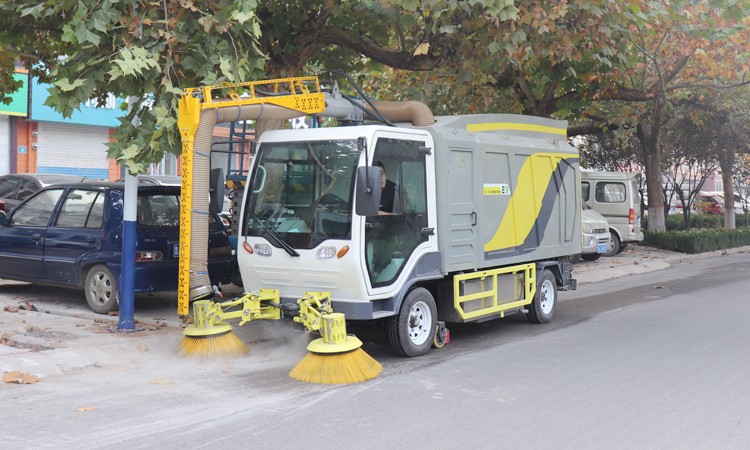 落葉清掃車的是怎樣快速收集落葉的？