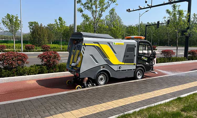 小型電動(dòng)深度清潔車—還原路面地磚本色，席地而坐