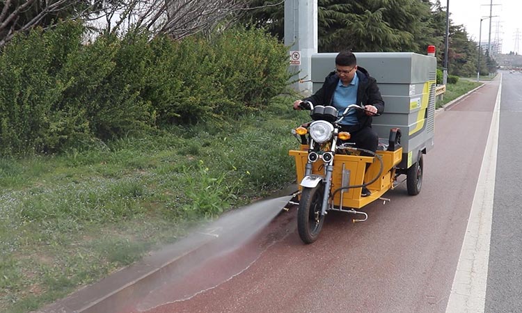 小型高壓沖洗車(chē)