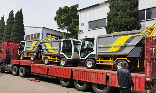 近日發(fā)往某環(huán)衛(wèi)公司的多臺(tái)純電動(dòng)垃圾清運(yùn)車裝車發(fā)貨
