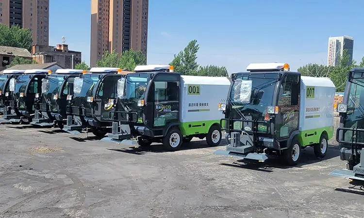 ?發(fā)往淮北環(huán)衛(wèi)的四輪小型高壓清洗車到貨現(xiàn)場(chǎng)