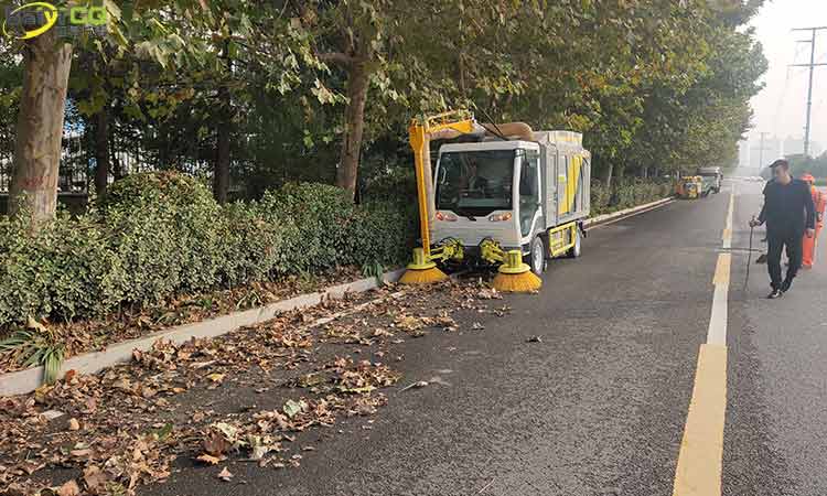 多功能樹(shù)葉收集車(chē)