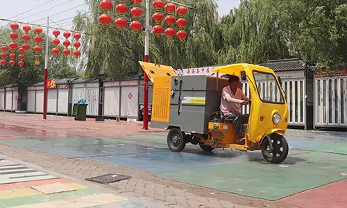 小型三輪高壓清洗車步行街，高壓沖洗作業(yè)實(shí)操