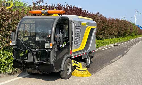 電動(dòng)洗掃車顛覆傳統(tǒng)清掃模式變干掃為洗掃，道路清潔無揚(yáng)塵