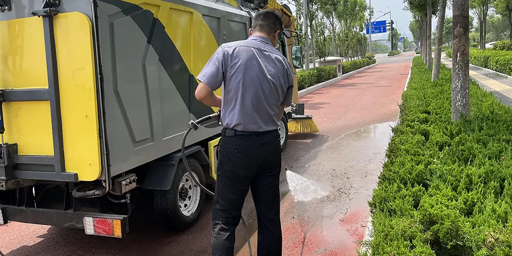 純電動(dòng)樹(shù)葉收集車(chē)