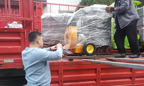 某環(huán)衛(wèi)定制的高壓清洗車，吸葉機(jī)正在裝車準(zhǔn)備發(fā)貨