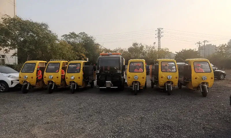 純電動(dòng)洗掃車及多功能高壓清洗車發(fā)往河南某環(huán)衛(wèi)公司，交接完成！