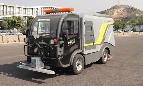 純電動(dòng)深度清潔車冬季路面清潔不殘留污水，不會(huì)導(dǎo)致路面結(jié)冰