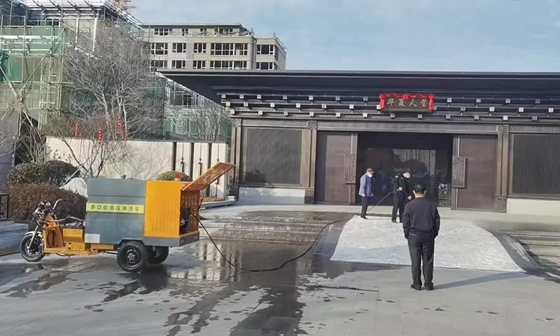 多功能高壓沖洗車助力山東某環(huán)衛(wèi)，用于路面清洗養(yǎng)護(hù)，景區(qū)道路沖洗！