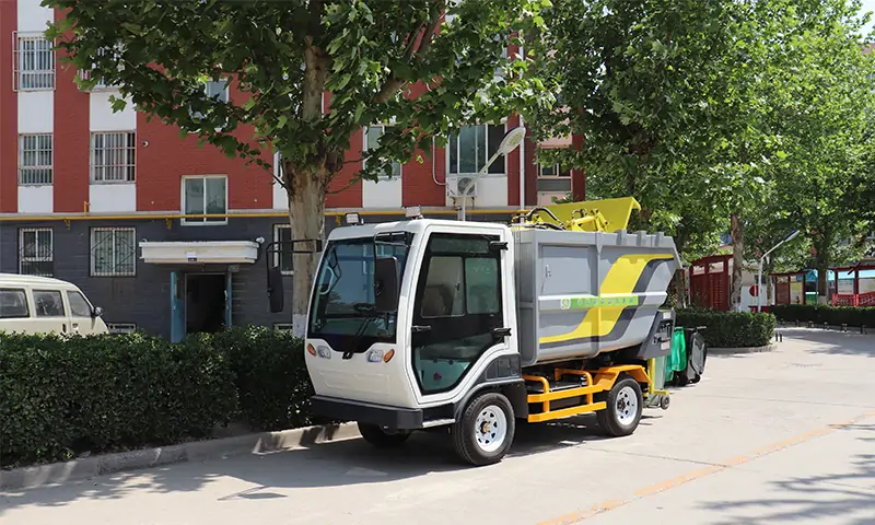 忘了汽油版本環(huán)衛(wèi)車吧！這款純電動(dòng)后裝式垃圾清運(yùn)車，可解決眾多垃圾轉(zhuǎn)運(yùn)難題！