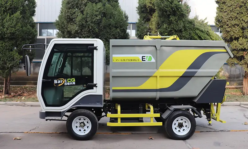 后裝式垃圾清運(yùn)車，解決商業(yè)街道，景區(qū)園林垃圾轉(zhuǎn)運(yùn)難題，一鍵控制，簡(jiǎn)單快捷！