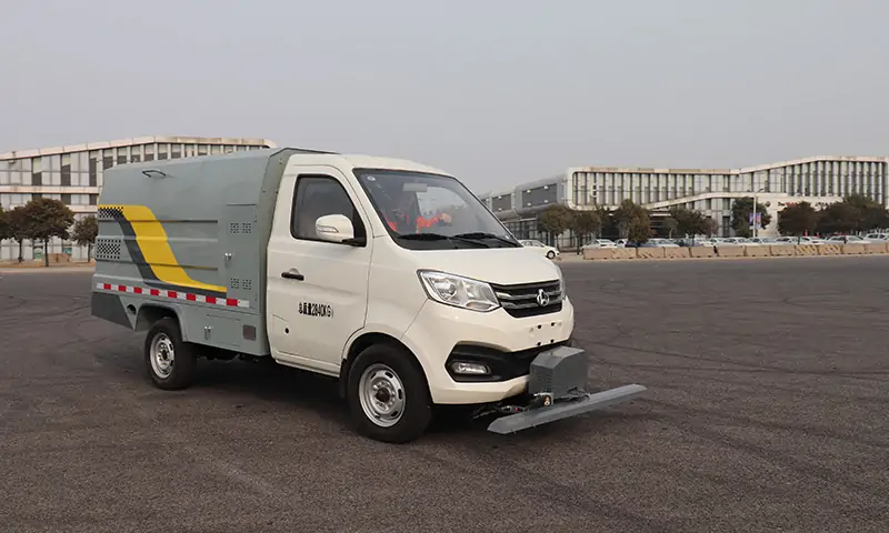 新品上市！新能源純電動(dòng)道路養(yǎng)護(hù)車(chē)亮相！長(zhǎng)安底盤(pán)可上牌，駕駛舒適，操作簡(jiǎn)單！