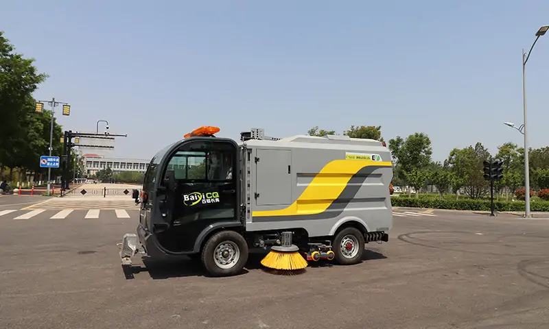 機(jī)場(chǎng)，景區(qū)，水泥廠，工廠，學(xué)校道路清潔解決方案來啦！純電動(dòng)洗掃車，衛(wèi)生一車全解決！