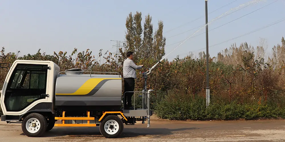 灑水車_園林灑水車_電動(dòng)三輪灑水車_微型灑水車_純電動(dòng)小型灑水車