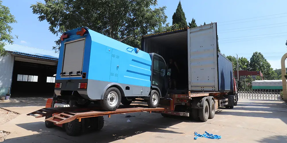 道路洗掃車(chē)_路面污漬清潔“專(zhuān)家”_電動(dòng)洗掃車(chē)_環(huán)衛(wèi)洗掃車(chē)_小型洗掃車(chē)
