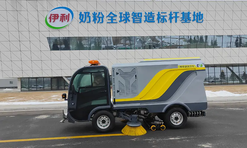 伊利工廠引入純電動(dòng)洗掃車(chē)，構(gòu)建綠色清潔新未來(lái)
