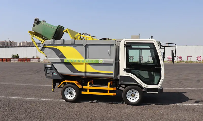 后裝式垃圾車：小區(qū)與廠區(qū)的理想選擇！垃圾轉(zhuǎn)運(yùn)好幫手！
