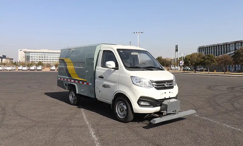 新能源道路養(yǎng)護(hù)車(chē)：綠色清潔，高效環(huán)保的城市美容師