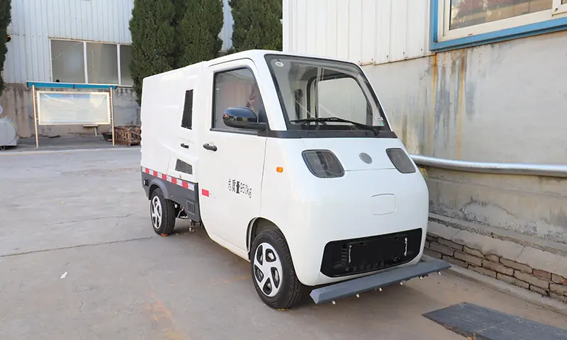 純電動(dòng)道路養(yǎng)護(hù)車(chē)：清新環(huán)保，高效保潔的未來(lái)之選