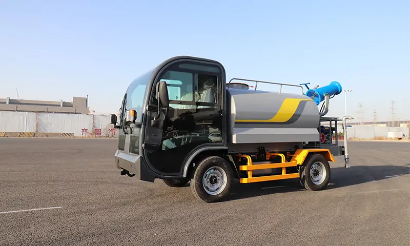 多功能灑水車(chē)：道路灑水養(yǎng)護(hù)的得力助手