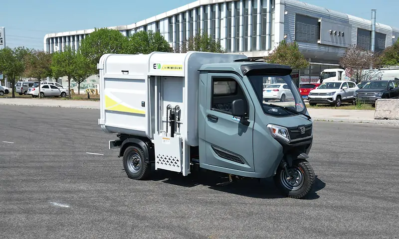 新能源側(cè)裝垃圾清運(yùn)車(chē)：高效環(huán)保的城市清潔先鋒