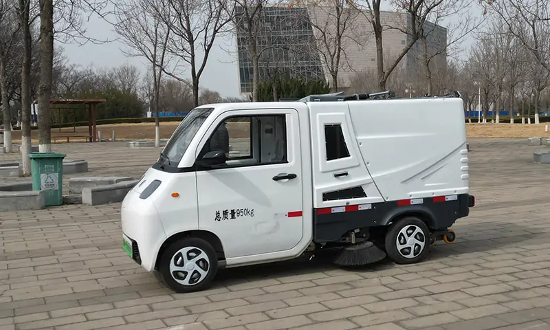 智能環(huán)保的新選擇：高效新能源洗掃車(chē)助力城市清潔