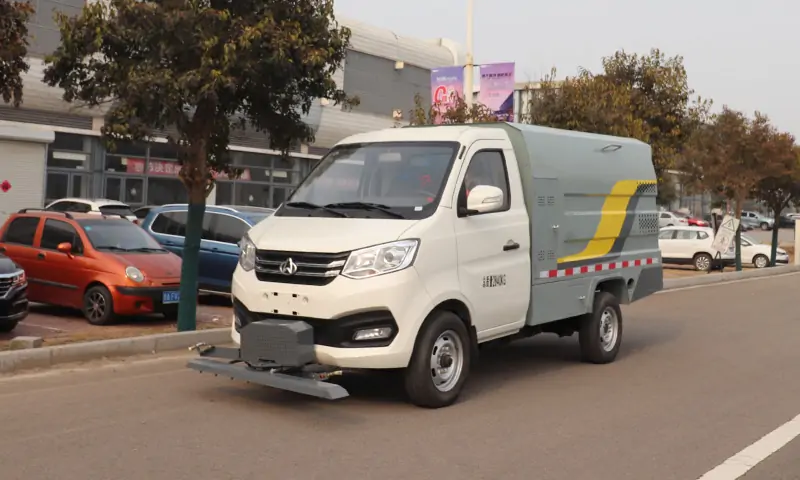 新能源多功能道路養(yǎng)護(hù)車(chē)：城市環(huán)衛(wèi)的新標(biāo)桿