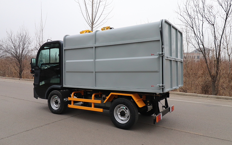 四輪側裝式垃圾清運車BY-L50