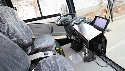 四輪側裝式垃圾清運車BY-L50操作環(huán)境