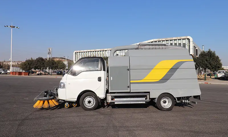 新能源樹(shù)葉收集車(chē)：環(huán)保高效的城市清潔解決方案