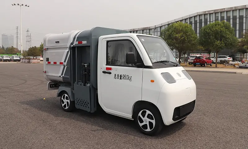 新能源四輪垃圾清運(yùn)車(chē)：高效環(huán)保，助力城市清潔