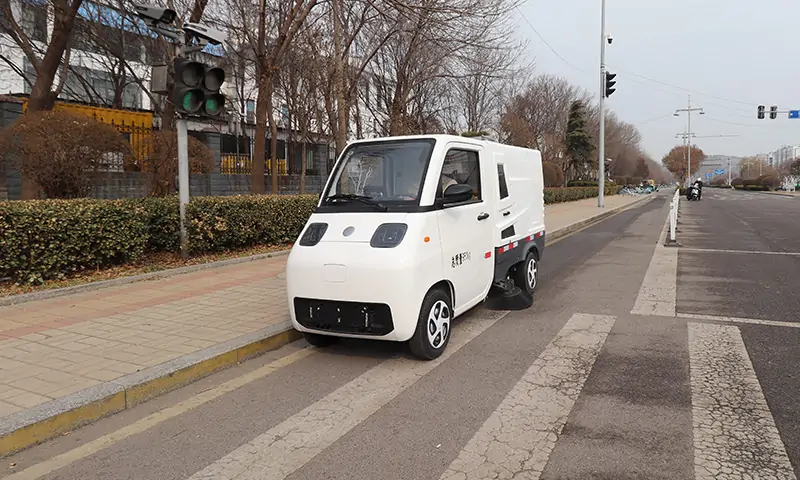 新能源小型洗掃車(chē)：高效環(huán)保的市政環(huán)衛(wèi)新選擇