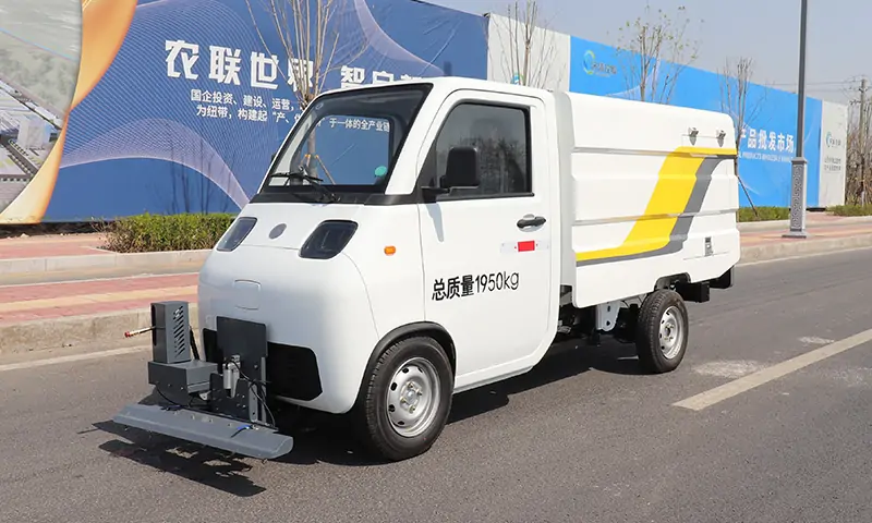 綠色環(huán)保、高效便捷——新能源樹(shù)葉收集車(chē)助力城市秋季環(huán)衛(wèi)