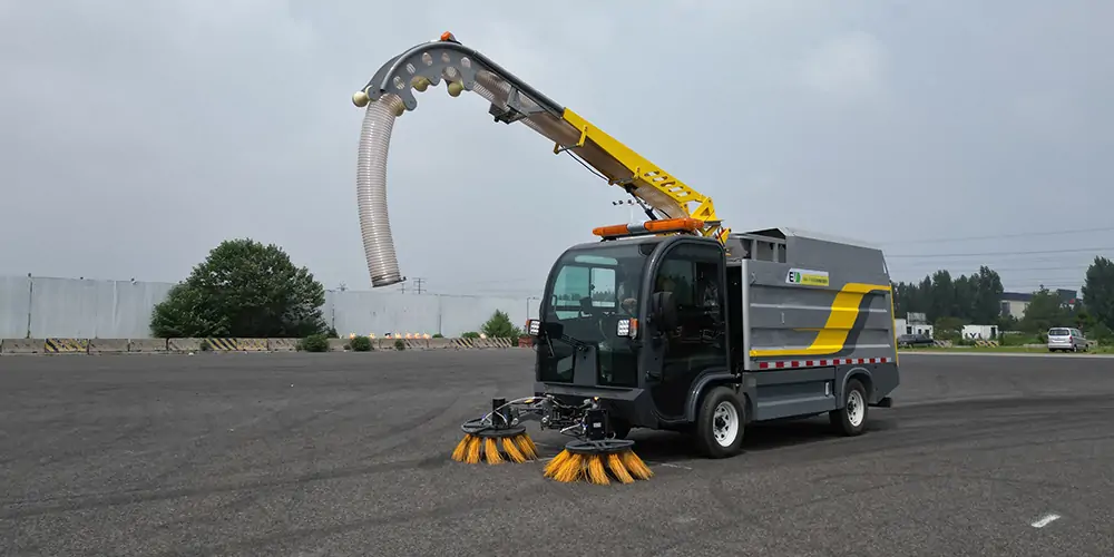 樹葉收集車，新能源樹葉收集車，多功能樹葉收集車，四輪樹葉收集車