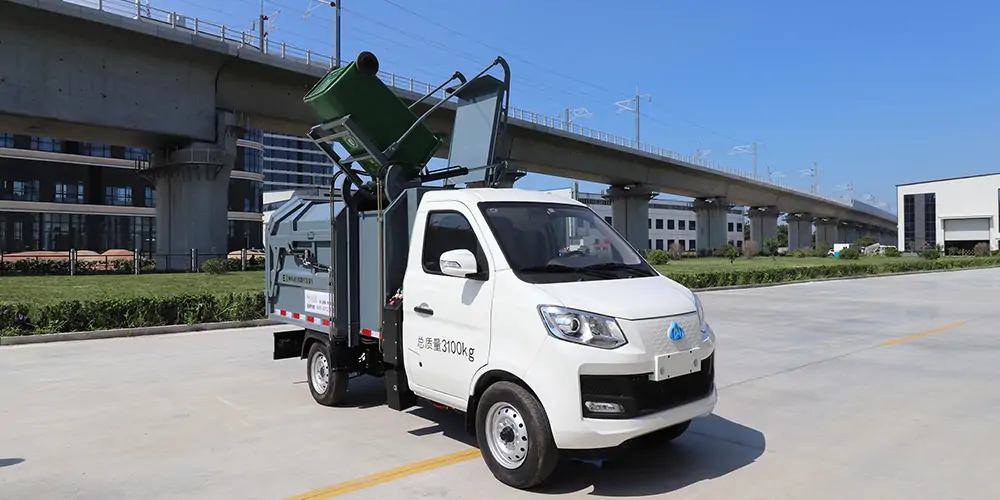 新能源側(cè)裝式垃圾車，新能源垃圾車，小型垃圾車，純電動(dòng)垃圾車