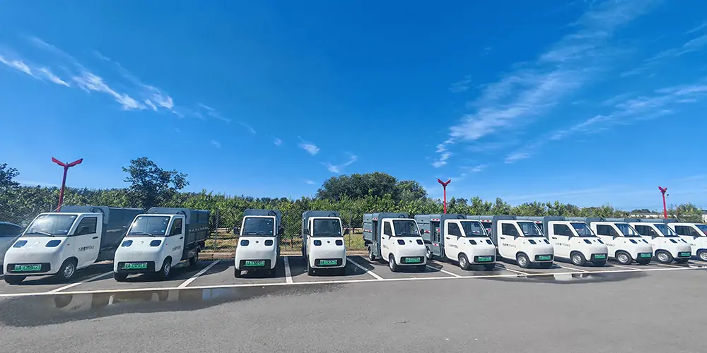 新能源側(cè)裝垃圾車，側(cè)裝式垃圾車，垃圾車，小型垃圾車