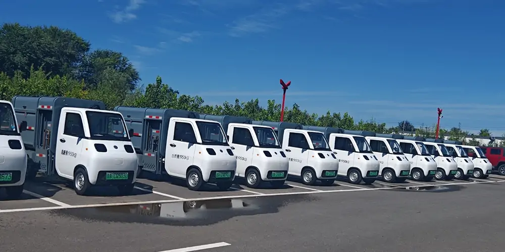 新能源側(cè)裝垃圾車，側(cè)裝式垃圾車，垃圾車，小型垃圾車