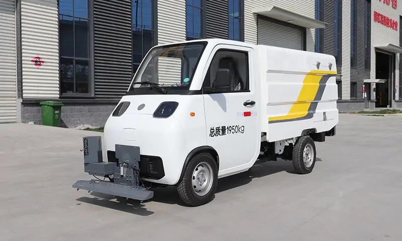 新能源路面養(yǎng)護(hù)車(chē)：高效、環(huán)保的城市清潔好幫手