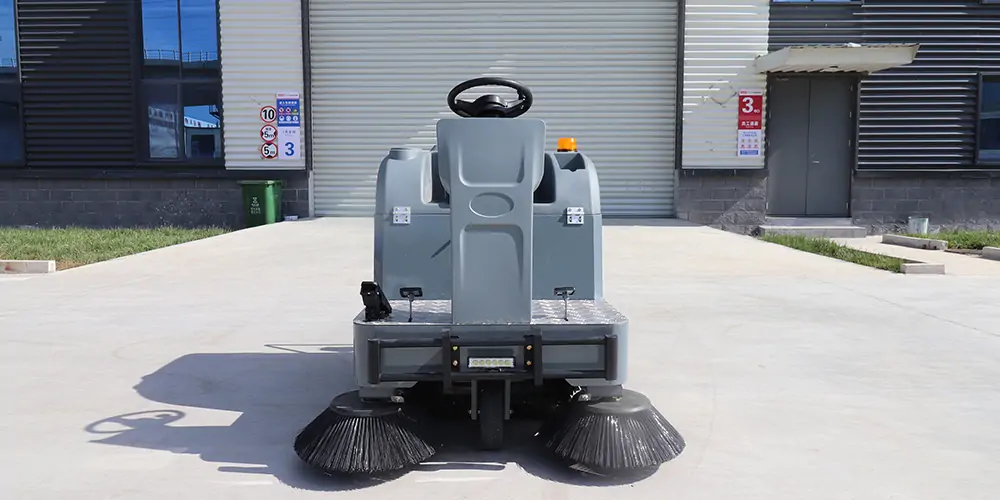 純電動(dòng)清掃車(chē)：多場(chǎng)景清潔的高效解決方案